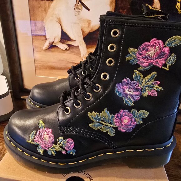 Dr. Doc Martens 1460 Vonda II Women’s 5 Black Leather 8-Eye Lace Up Ankle Boots - Picture 5 of 13